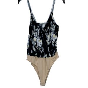 WAYF V-Neck Surplice Ribbed Cami Tank Blouse Bodysuit in Black Daisy Floral